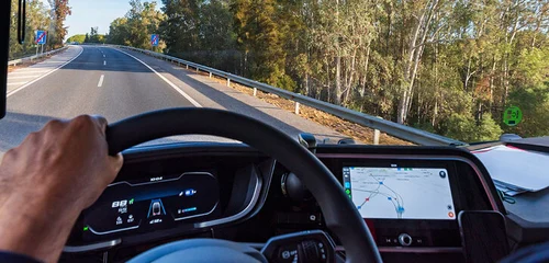 Podcast: „Lkw-Navigation: Wie navigieren, wenn Straßen nicht existieren?”